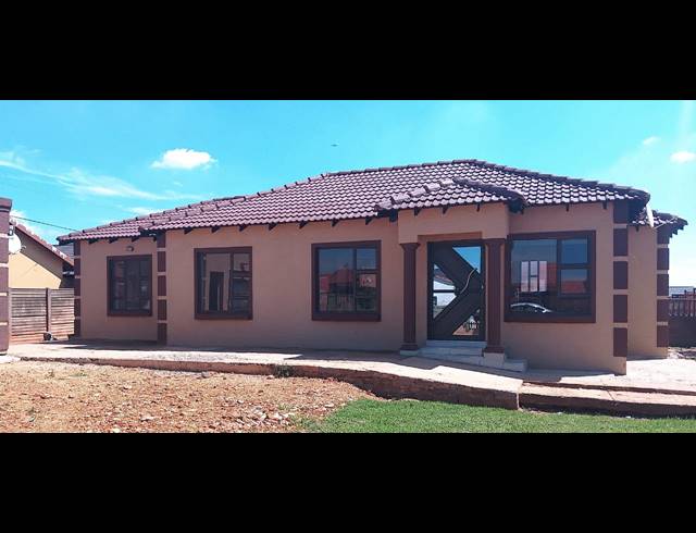 4 BEDROOM HOUSE FOR SALE IN SEBOKENG ZONE 10